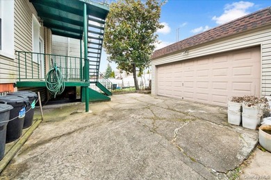 Offered for the first time, this charming and well-maintained - photo 4