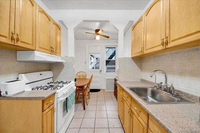Offered for the first time, this charming and well-maintained - photo 5