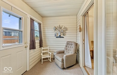 Welcome home to this cozy and quaint maintenance-free condo