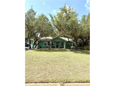 Beautiful 4 Bedroom, 2 bath home with exceptional outdoor living - photo 3