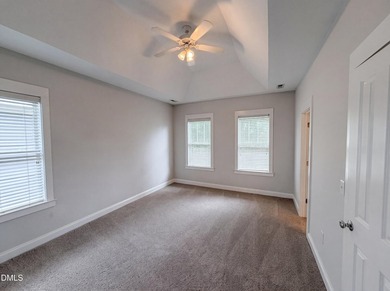 Welcome to this charming three-bedroom, two-and-a-half-bath - photo 4