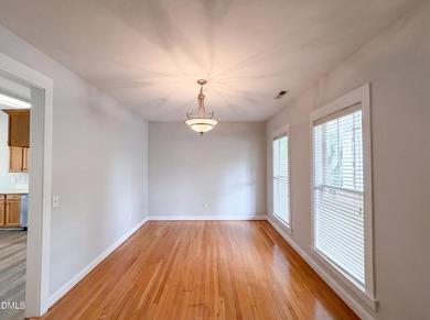 Welcome to this charming three-bedroom, two-and-a-half-bath - photo 7