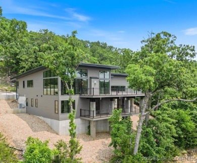 Stunning new modern home with breathtaking views located in Linn - photo 2