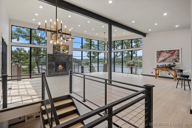 Stunning new modern home with breathtaking views located in Linn - photo 3