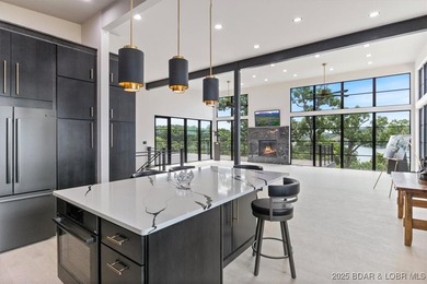 Stunning new modern home with breathtaking views located in Linn - photo 10