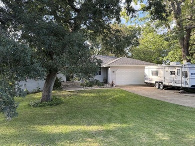 Lake Summerset Home For Sale in Davis Illinois