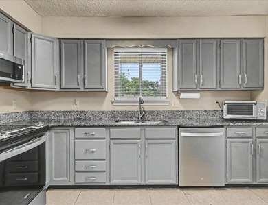 A Wonderful Lakefront Condo that Lives like a House Rather than - photo 13