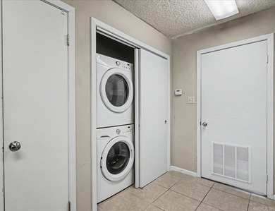 A Wonderful Lakefront Condo that Lives like a House Rather than - photo 16