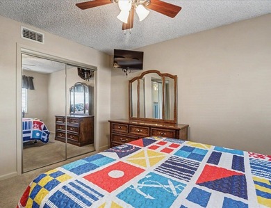 A Wonderful Lakefront Condo that Lives like a House Rather than - photo 23