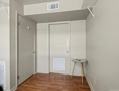 A Wonderful Lakefront Condo that Lives like a House Rather than - photo 26