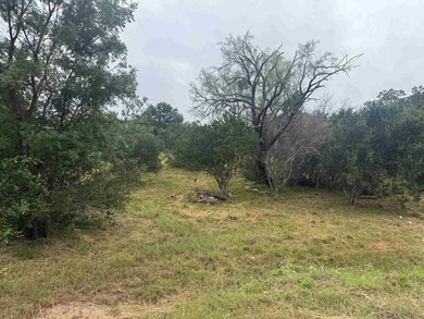 Beautiful large lot in a highly desirable neighborhood, located - photo 3