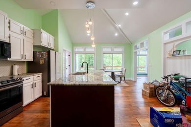 NEW CONSTRUCTION on the Little Red River! This fantastic cabin - photo 11
