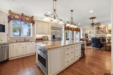 Exceptional waterfront living in Emerald Bay! This beautifully - photo 14