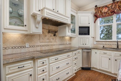 Exceptional waterfront living in Emerald Bay! This beautifully - photo 15