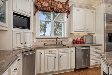Exceptional waterfront living in Emerald Bay! This beautifully - photo 16