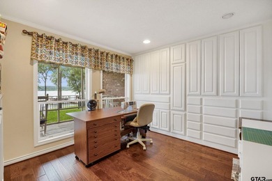 Exceptional waterfront living in Emerald Bay! This beautifully - photo 32