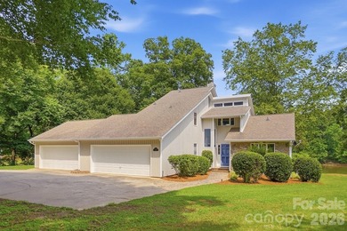 Extraordinary 3-bedroom waterfront home offering breathtaking - photo 3