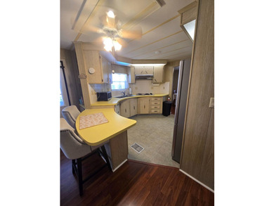This 2/2 is unoccupied,and ready for move in! New flooring in - photo 4
