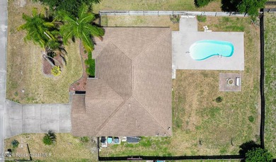 Tucked away in desirable NW Palm Bay, this spacious 3-bed - photo 4