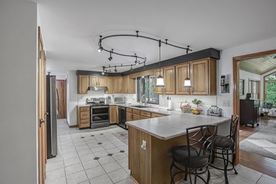 Welcome to Hideaway Hills and this spacious, beautifully updated - photo 16