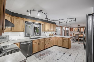 Welcome to Hideaway Hills and this spacious, beautifully updated - photo 18