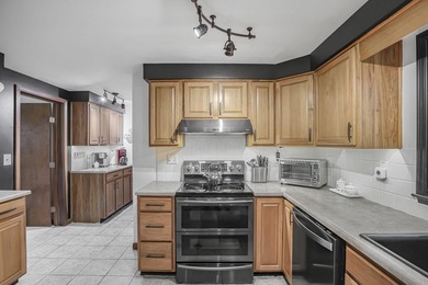 Welcome to Hideaway Hills and this spacious, beautifully updated - photo 21