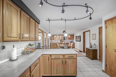 Welcome to Hideaway Hills and this spacious, beautifully updated - photo 22