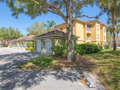 Enjoy low-maintenance Florida living in this second-floor - photo 12