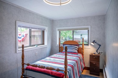 Cute as a button and completely refreshed! This charming 2-bed - photo 14