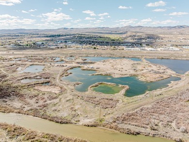 Situated between the railroad tracks and the Humboldt River - photo 15