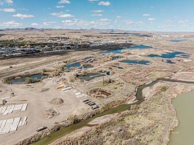 Situated between the railroad tracks and the Humboldt River - photo 17