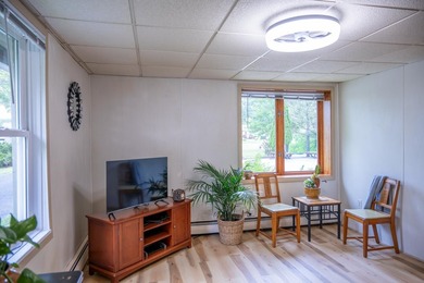 Cute as a button and completely refreshed! This charming 2-bed - photo 19