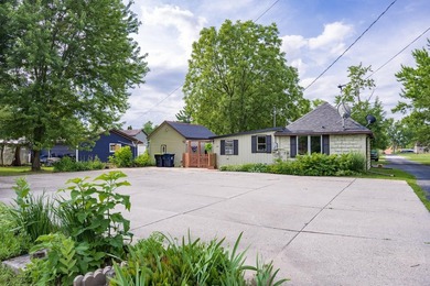 Cute as a button and completely refreshed! This charming 2-bed - photo 21