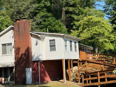 Located in the heart of Rocky Top, this mid-century home - photo 22
