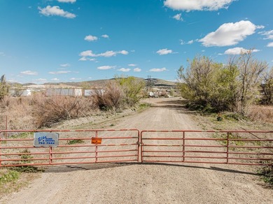 Situated between the railroad tracks and the Humboldt River - photo 23