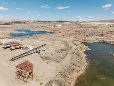Situated between the railroad tracks and the Humboldt River - photo 32