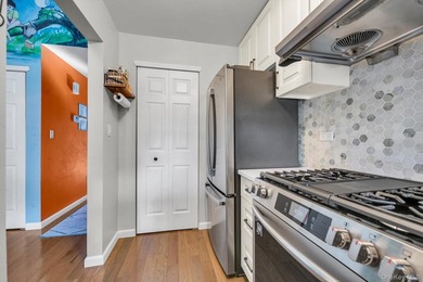 Welcome to this beautifully renovated Beechwood model in Oak - photo 3
