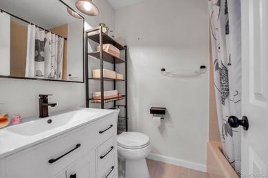 Welcome to this beautifully renovated Beechwood model in Oak - photo 6