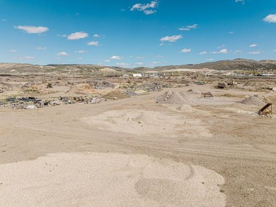 Situated between the railroad tracks and the Humboldt River - photo 41