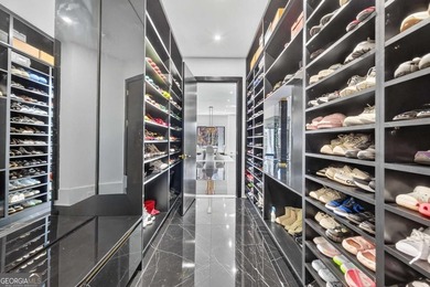 A rare opportunity to own a 15,600 sq ft ultra-luxury - photo 19