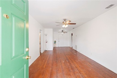 Welcome to 1821 Hawthorne, a solid home with classic character - photo 2