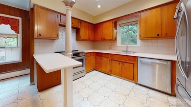 Roslyn, Flower Hill 5 Bedroom, 3 Bath Sprawling Ranch on - photo 23