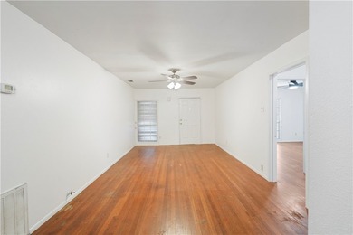 Welcome to 1821 Hawthorne, a solid home with classic character - photo 4