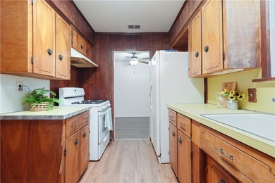 Welcome to 1821 Hawthorne, a solid home with classic character - photo 6