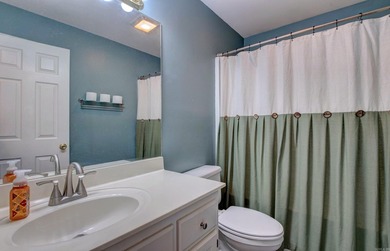 Beautiful updated home with a split floor plan. 3 bed/2 bath - photo 29