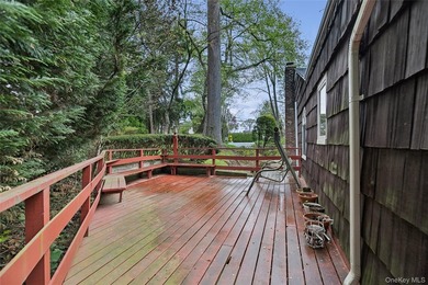 Roslyn, Flower Hill 5 Bedroom, 3 Bath Sprawling Ranch on - photo 30