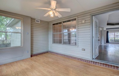 Beautiful updated home with a split floor plan. 3 bed/2 bath - photo 33