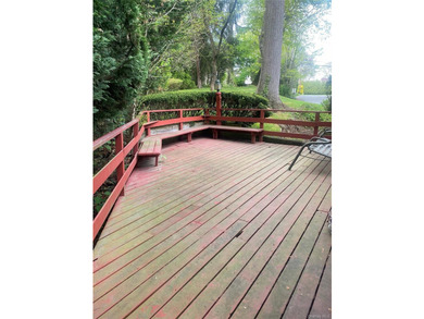 Roslyn, Flower Hill 5 Bedroom, 3 Bath Sprawling Ranch on - photo 34