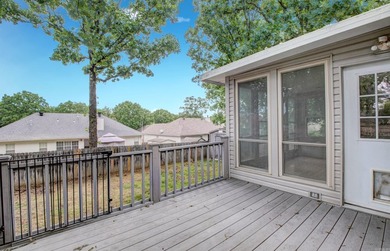 Beautiful updated home with a split floor plan. 3 bed/2 bath - photo 36