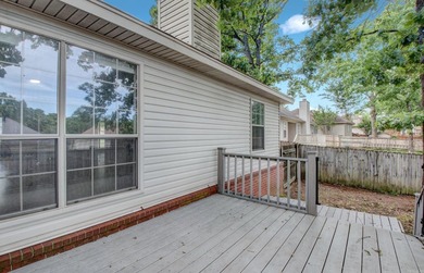 Beautiful updated home with a split floor plan. 3 bed/2 bath - photo 38